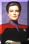 voyager_crew_janeway1.jpg (43075 Byte)